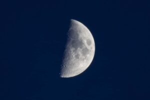 moon-8579189_1280