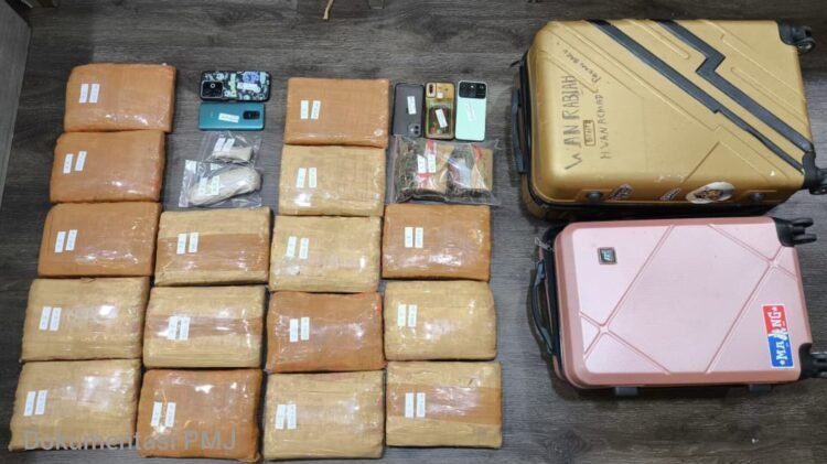 Polda Metro Jaya Ringkus 4 Pengedar Ganja Spesialis Antar Provinsi