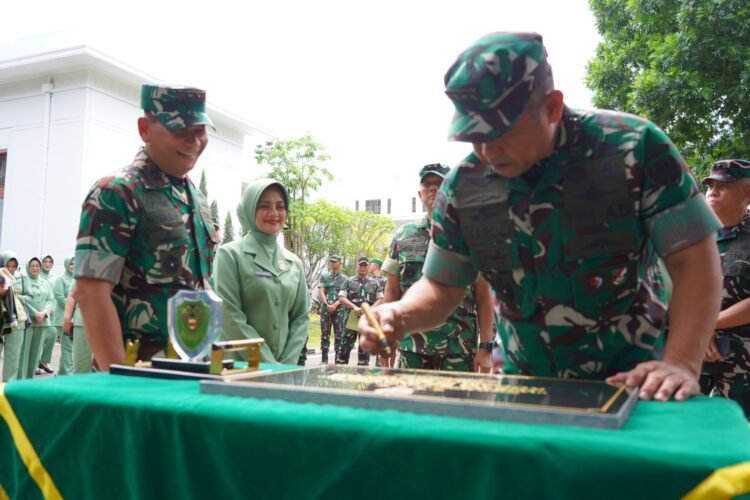 Kasad Resmikan Taman Merdeka serta Beri Pengarahan kepada Prajurit dan PNS Kodam III/Slw
