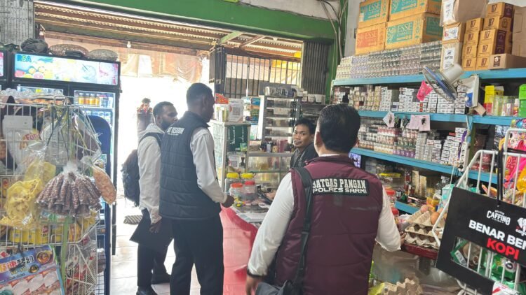 Antisipasi Lonjakan Harga, Satgas Saber Pangan Sarmi Sidak Sembako di Pasar Mararena