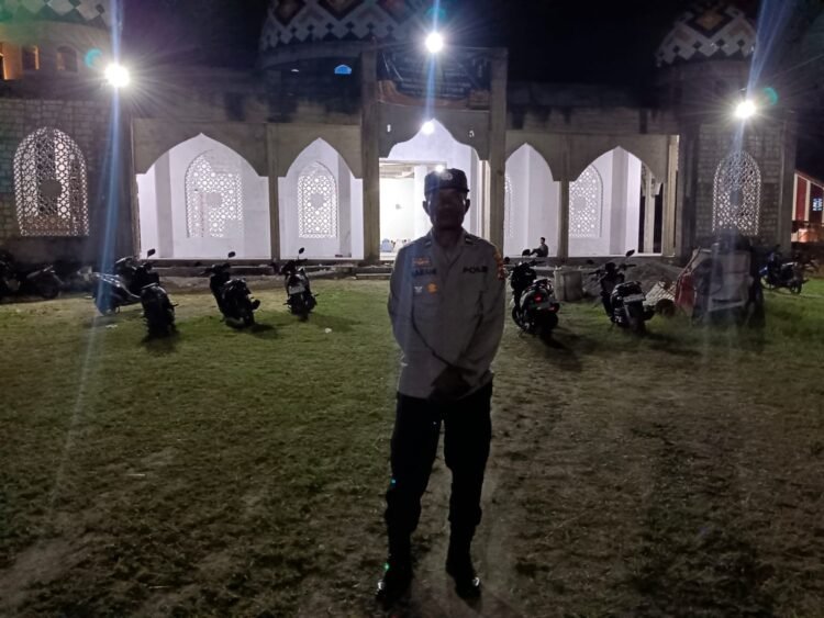 Polres Sarmi dan Polsek Jajaran Hadir Beri Rasa Aman, Sholat Tarawih di Kabupaten Sarmi Berlangsung Khusyuk dan Kondusif