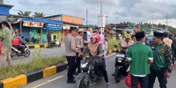 Sat Samapta Polres Sarmi Turun Langsung Amankan Kegiatan Berbagi Takjil untuk Masyarakat