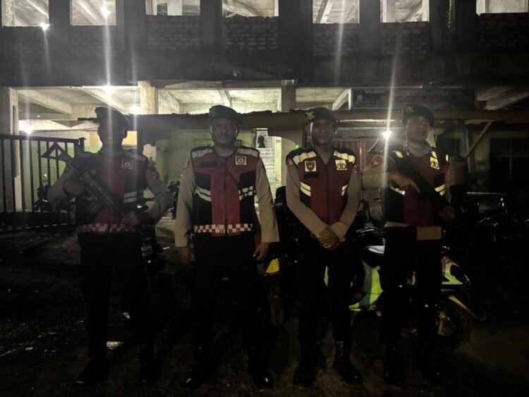 Patroli Sat Samapta Polres Sarmi Amankan Sholat Tarawih dan Situasi Kamtibmas di Kota Sarmi