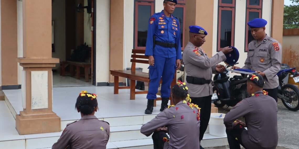 Long March 20 Kilometer Dilanjutkan Renang Laut 2 Nautical Mile, Personel Baru Sat Polairud Polres Sarmi Jalani Pembinaan Tradisi dan Pembaretan
