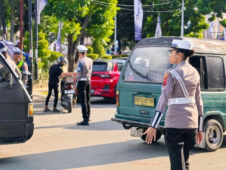 Dukung Ketahanan Pangan, Bhabinkamtibmas Polsek Muara Tami Cek Lahan Jagung Binaan di Koya Barat