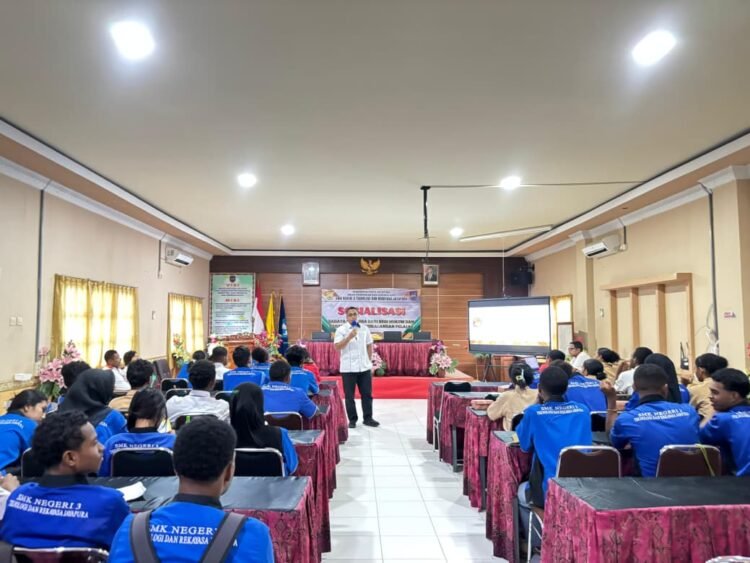 Sat Resnarkoba Polresta Jayapura Kota Edukasi Pelajar SMK Negeri 3 tentang Bahaya Narkoba dan Miras