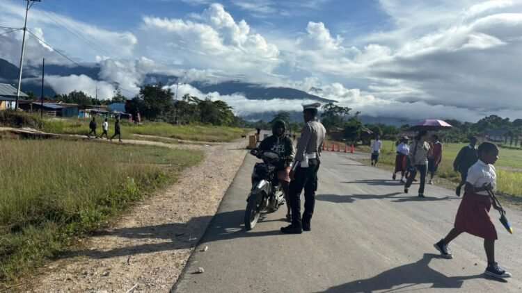 Satlantas Mamberamo Tengah Edukasi Pengendara, Pelanggaran Masih Ditemukan