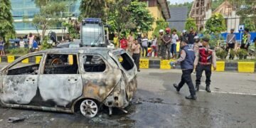 Mobil Modifikasi BBM Terbakar di Depan Mapolda, Polda Papua Gerak Cepat Padamkan Api