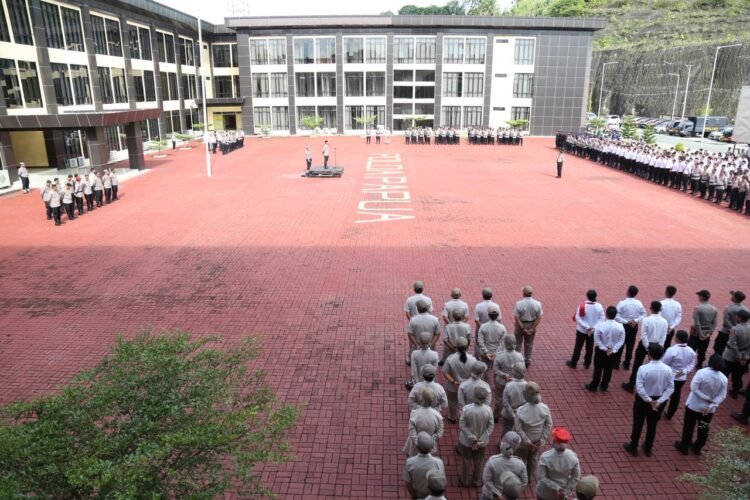 Wakapolda Papua Pimpin Apel Pagi, Tekankan Disiplin dan Kesiapsiagaan Personel dalam Pelaksanaan Tugas 
