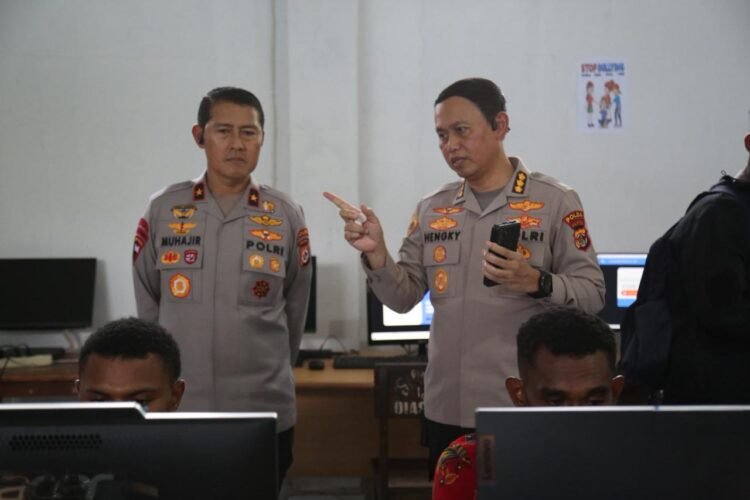 Wakapolda Papua Tinjau Langsung Proses CAT Akademik Penerimaan Bintara Polri