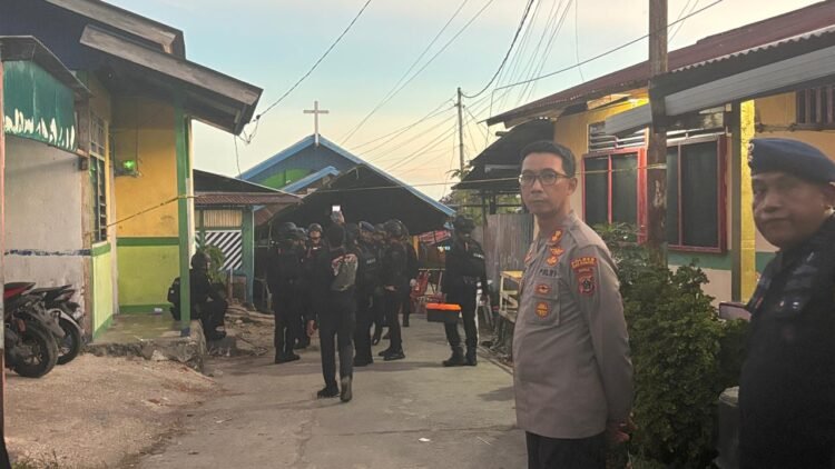 5 Korban Ledakan Bom di Biak Dimakamkan Dalam 1 Liang Lahat
