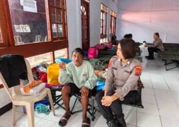 Polda Papua Berikan Trauma Healing kepada Korban Ledakan di Biak Numfor, Hadirkan Semangat dan Keceriaan di Pengungsian
