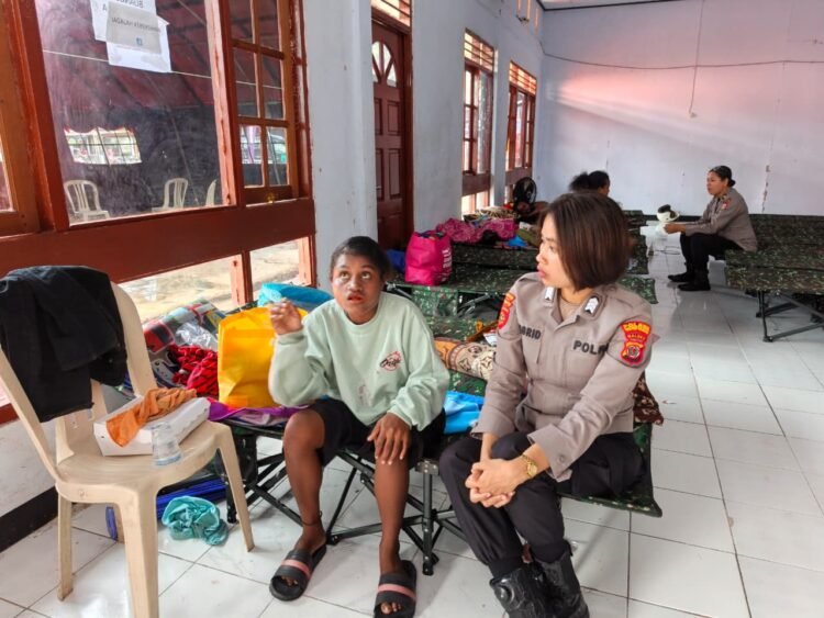 Polda Papua Berikan Trauma Healing kepada Korban Ledakan di Biak Numfor, Hadirkan Semangat dan Keceriaan di Pengungsian